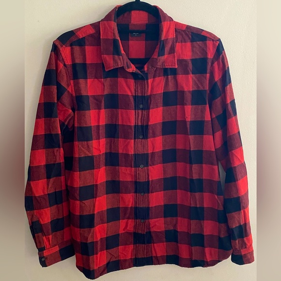 ✨2/$20✨Must-Have Buffalo Plaid Shirt 🍂 - Picture 1 of 3